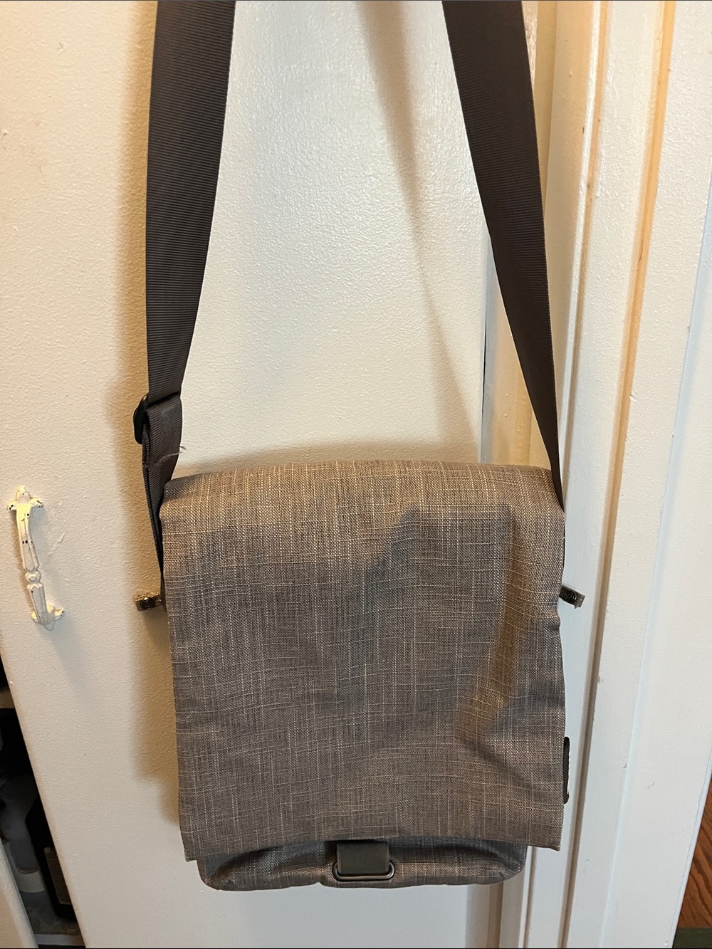 Booq Men's Gray Tech Messenger Bag with Adjustable Shoulder Strap